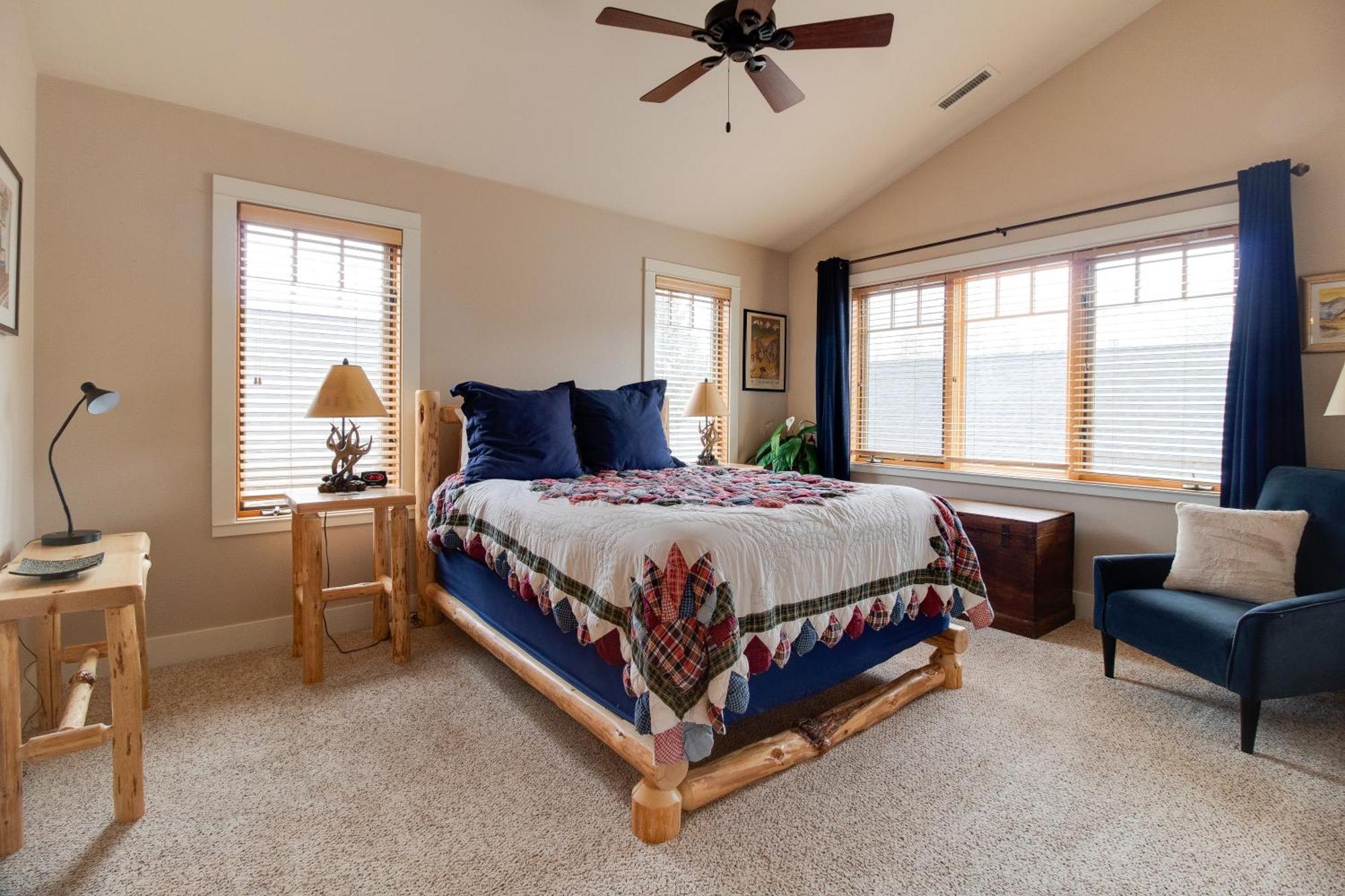Riley's Mountain View Apartment Sisters